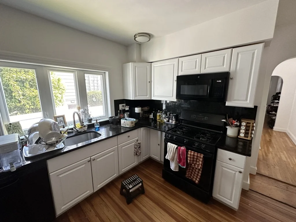 3 bed, 1 bath apartment for rent at 58-60 Waverly St Unit 1, Brighton — photo 2 of 12