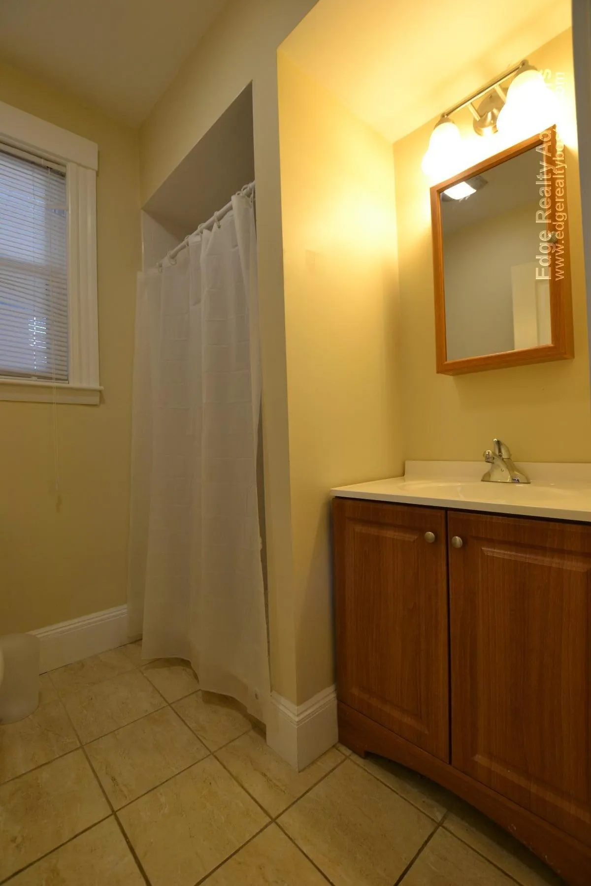 3 bed, 2 bath apartment for rent at 58 Atkins St Unit 2, Oak Square — photo 4 of 7