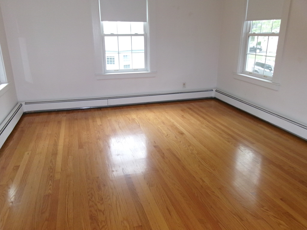 3 bed, 1 bath apartment for rent at 58 Bancroft Park Unit 58, Hopedale — photo 9 of 10