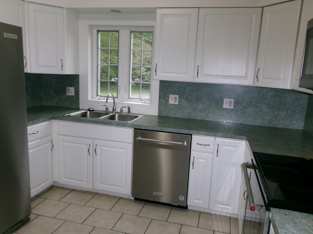 3 bed, 1 bath apartment for rent at 58 Bancroft Park Unit 58, Hopedale — photo 7 of 10