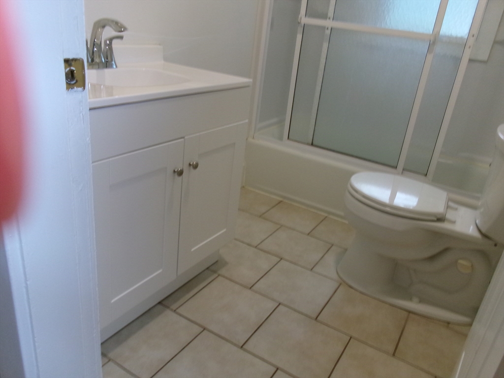 3 bed, 1 bath apartment for rent at 58 Bancroft Park Unit 58, Hopedale — photo 5 of 10