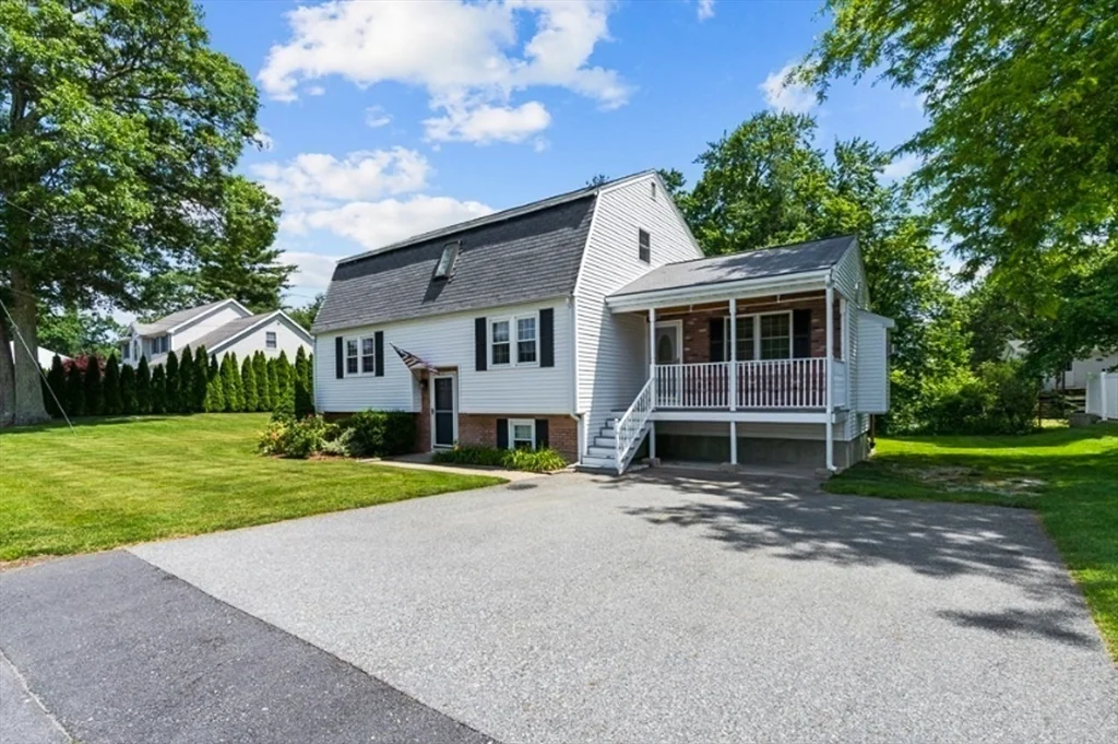 4 bed, 2 bath apartment for rent at 58 Brandon St, Billerica — photo 3 of 26
