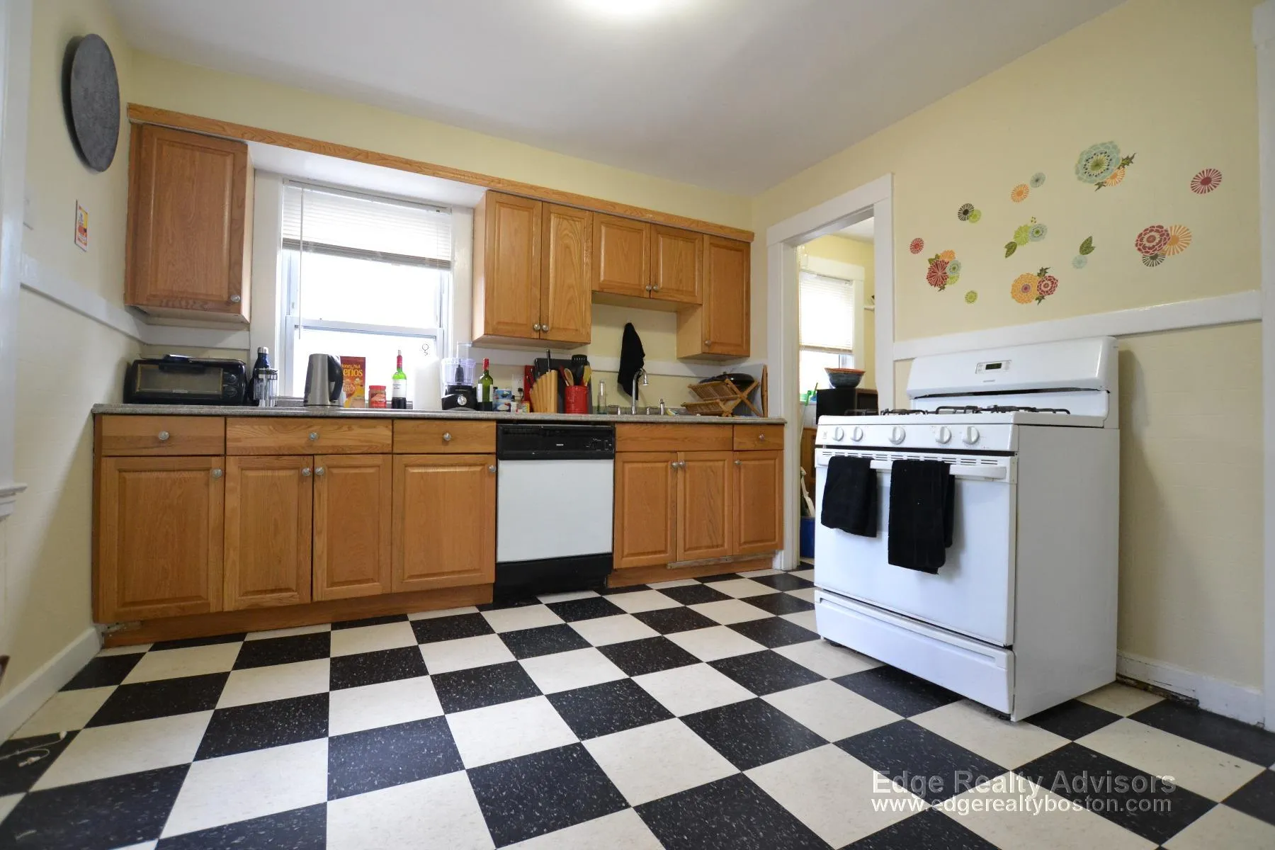 3 bed, 1 bath apartment for rent at 58 Brock St Unit 2, Brighton — photo 3 of 7