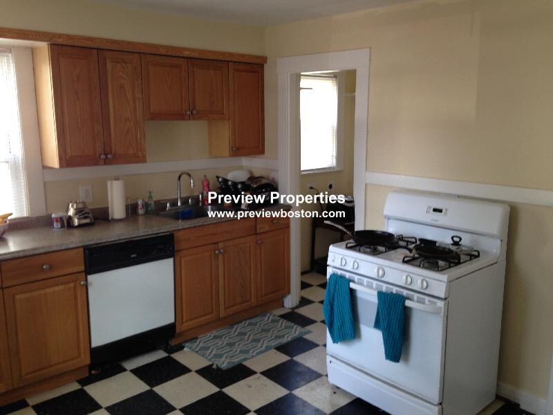 3 bed, 1 bath apartment for rent at 58 Brock St Unit 2P, Brighton