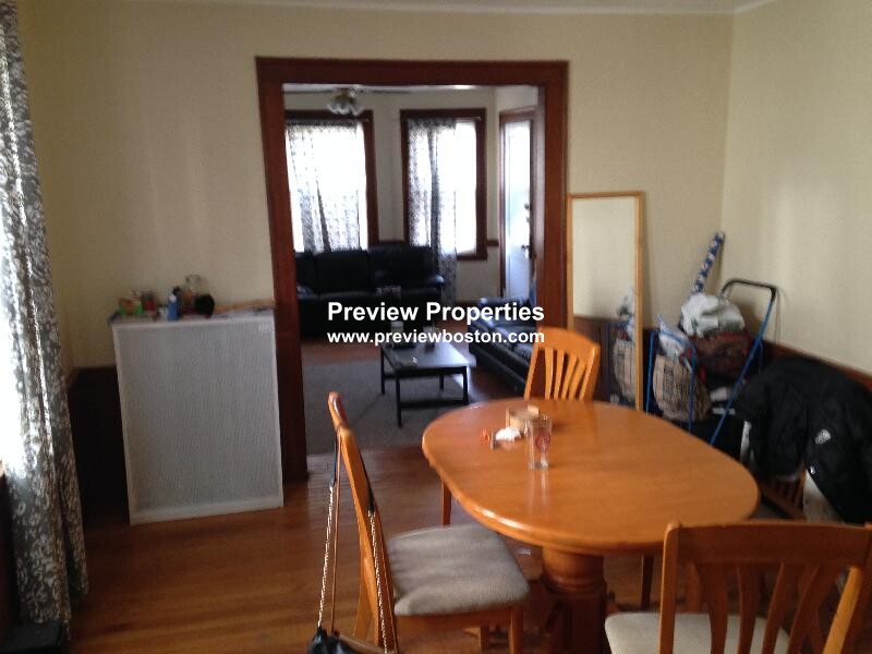 3 bed, 1 bath apartment for rent at 58 Brock St Unit 2P, Brighton — photo 3 of 4