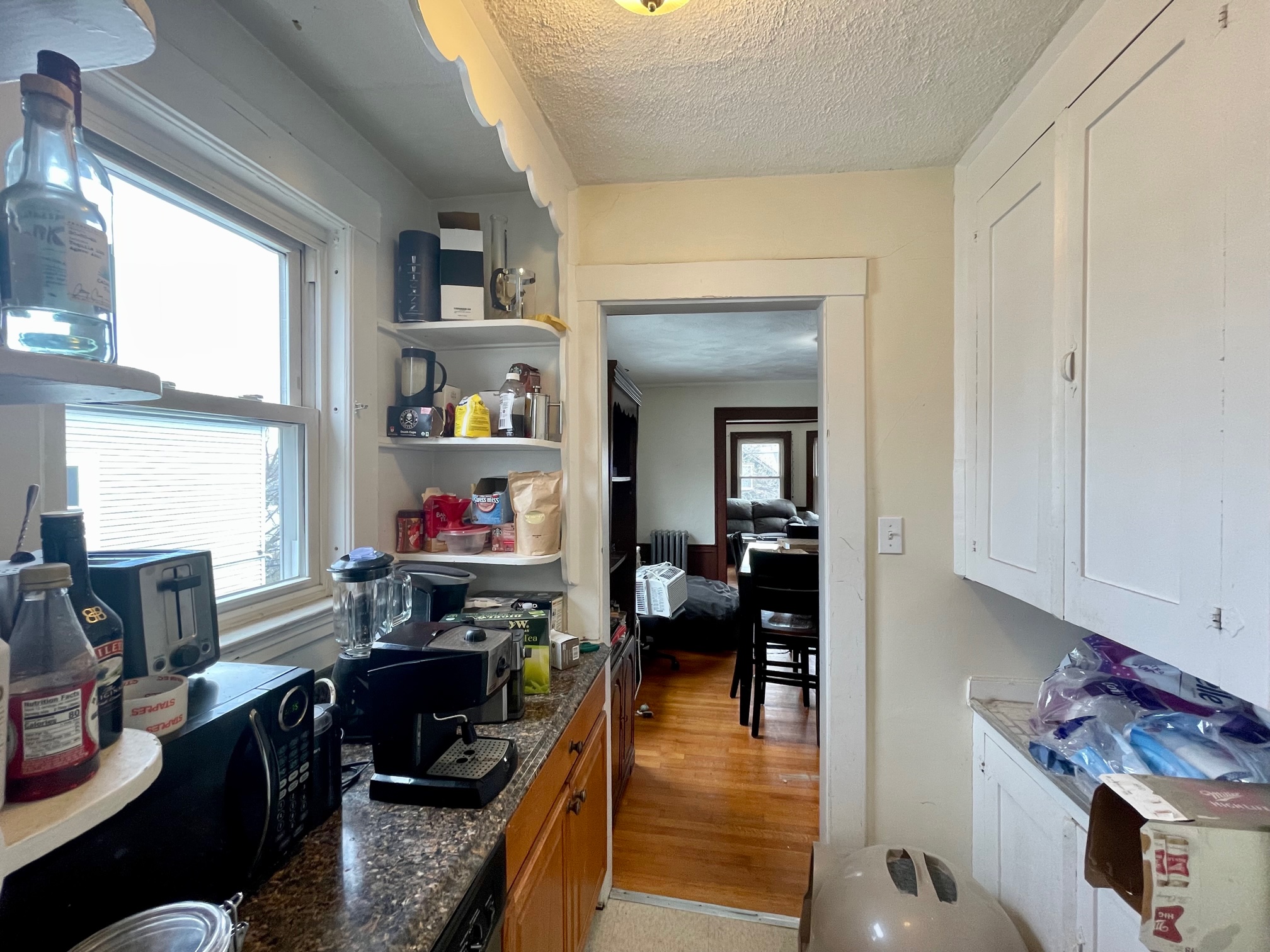 3 bed, 1 bath apartment for rent at 58 Brock St Unit 3, Oak Square — photo 5 of 12