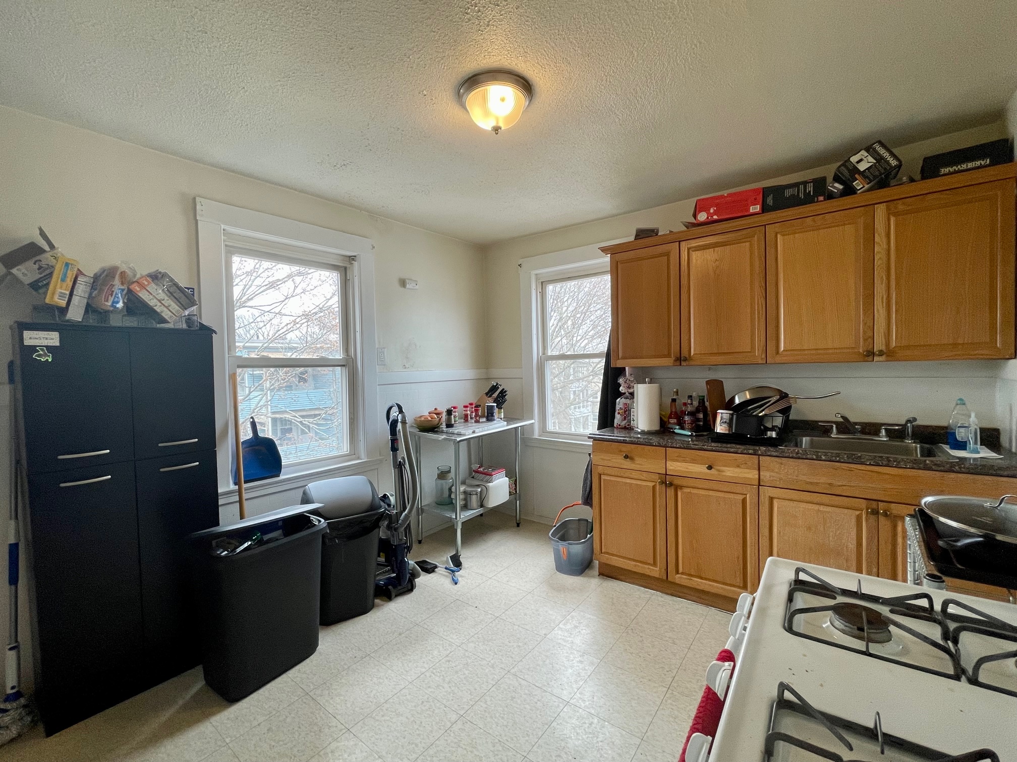 3 bed, 1 bath apartment for rent at 58 Brock St Unit 3, Oak Square — photo 7 of 12