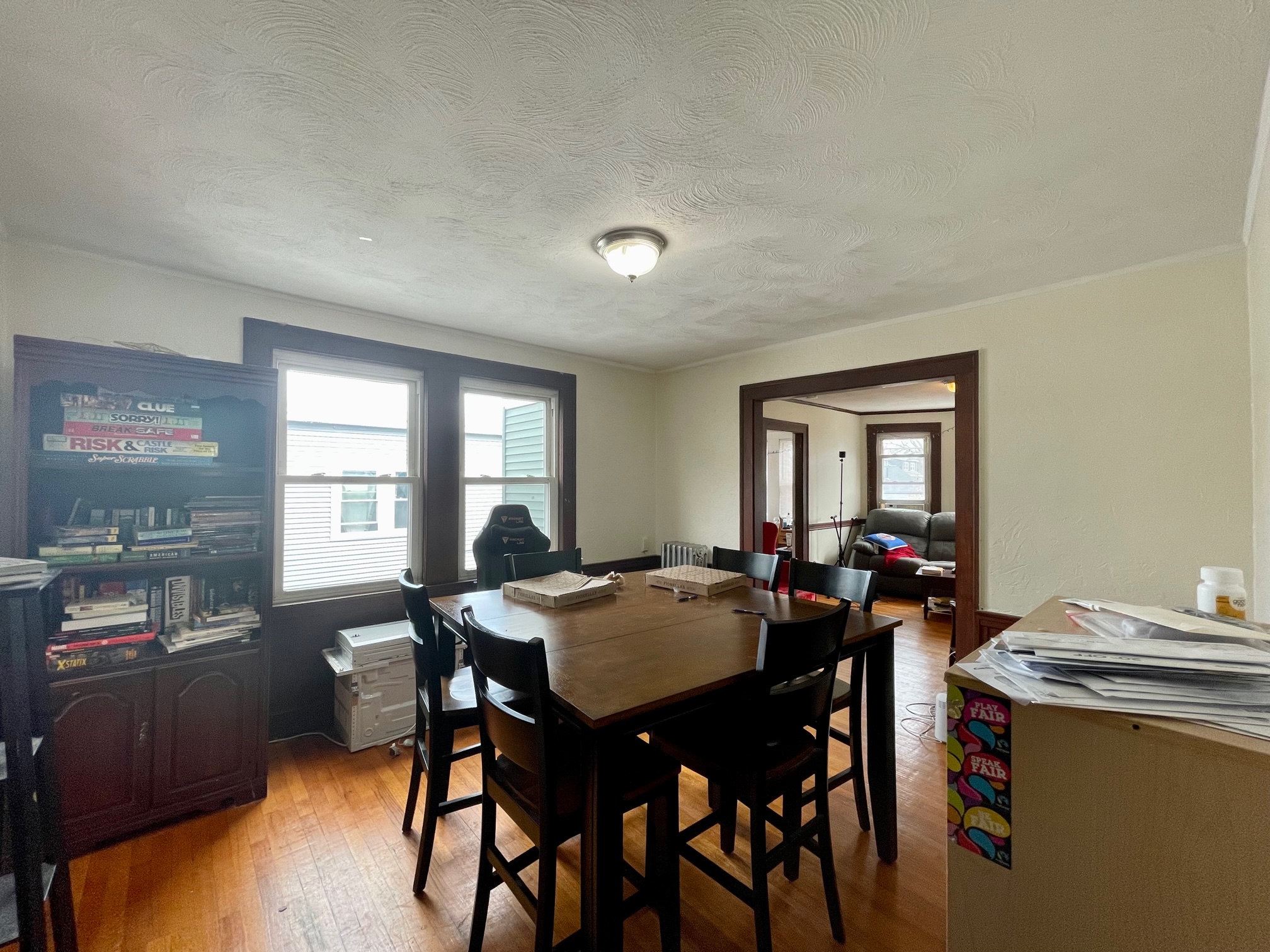 3 bed, 1 bath apartment for rent at 58 Brock St Unit 3, Oak Square — photo 4 of 12