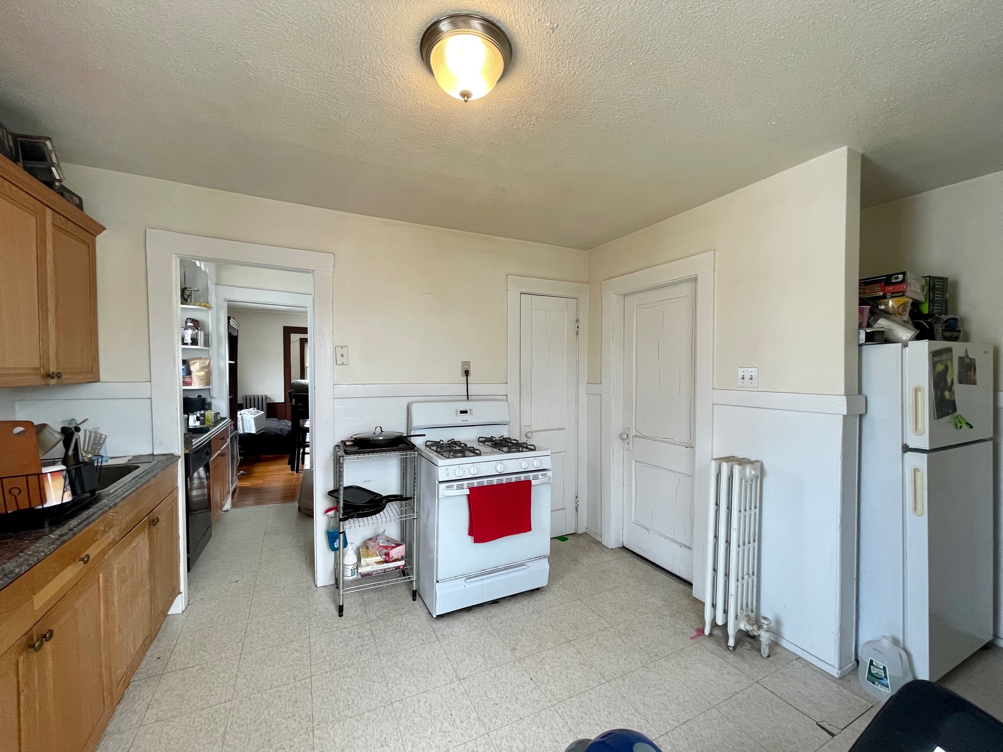 3 bed, 1 bath apartment for rent at 58 Brock St Unit 3, Oak Square — photo 6 of 12