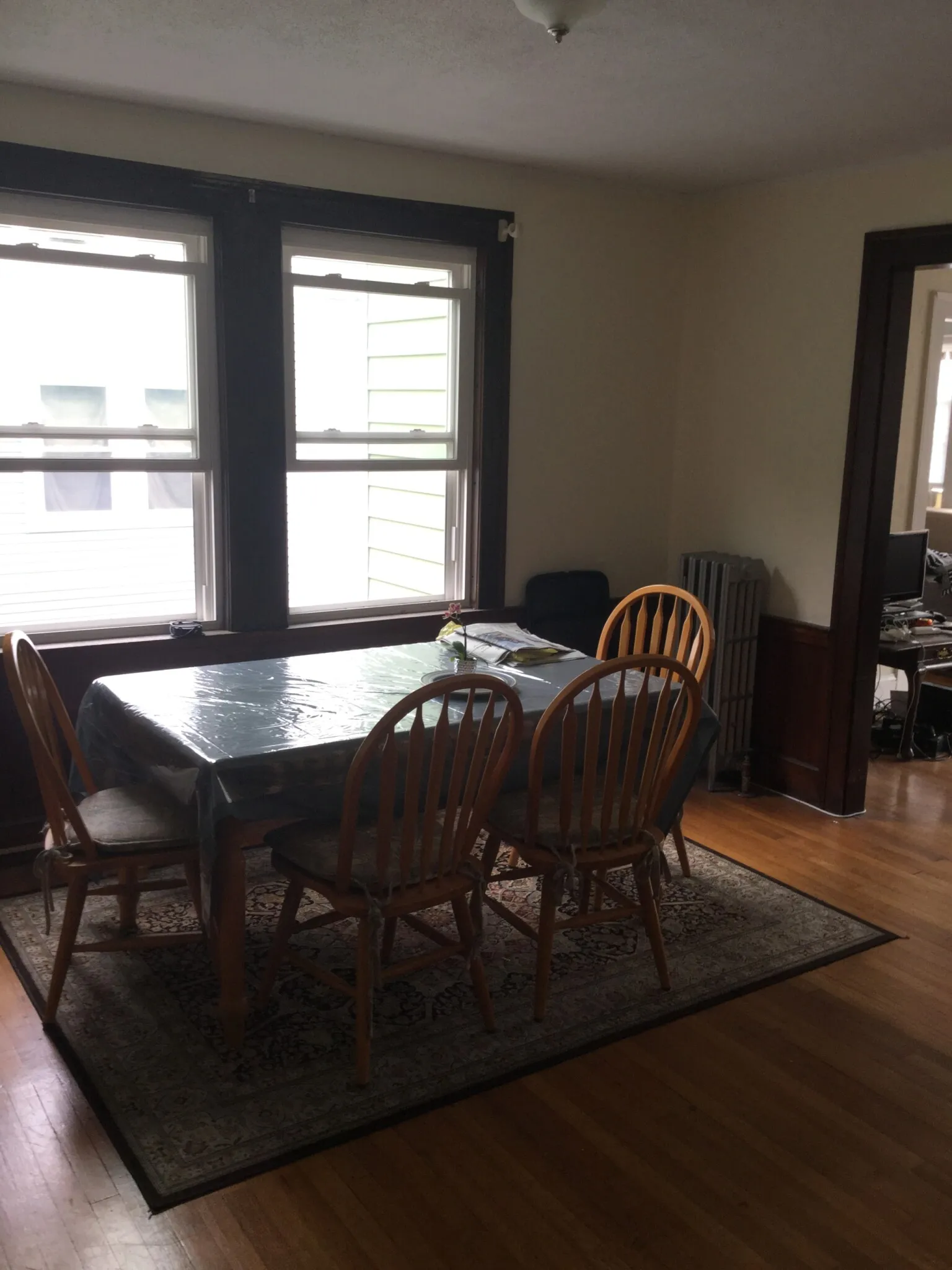 3 bed, 1 bath apartment for rent at 58 Brock St Unit 4, Oak Square — photo 3 of 9