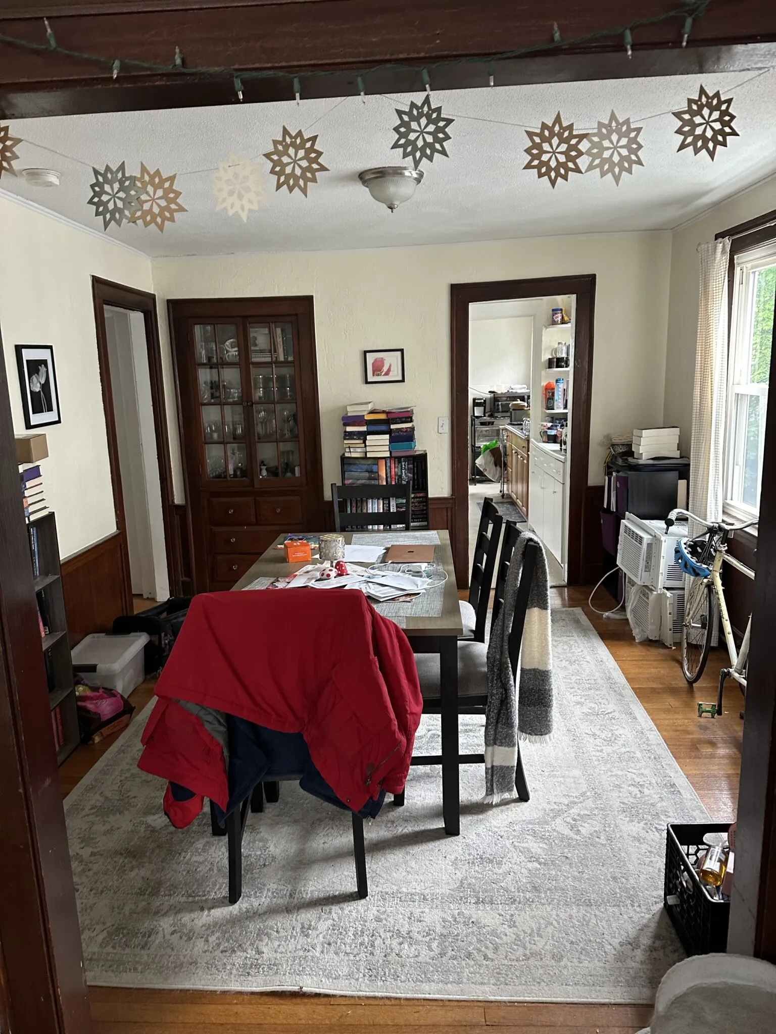 3 bed, 1 bath apartment for rent at 58 Brock St Unit 4, Oak Square — photo 5 of 9