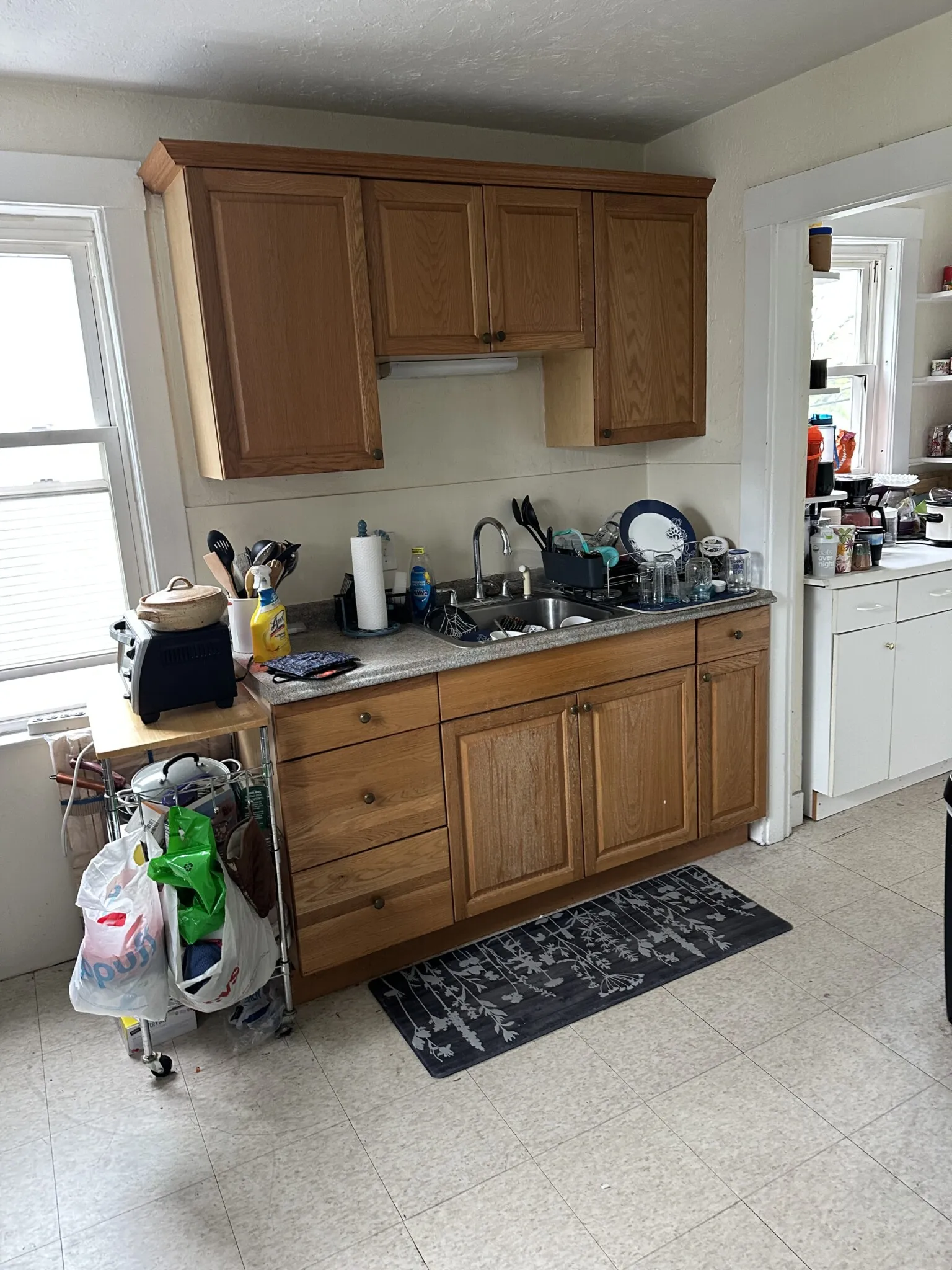 3 bed, 1 bath apartment for rent at 58 Brock St Unit 4, Oak Square — photo 8 of 9