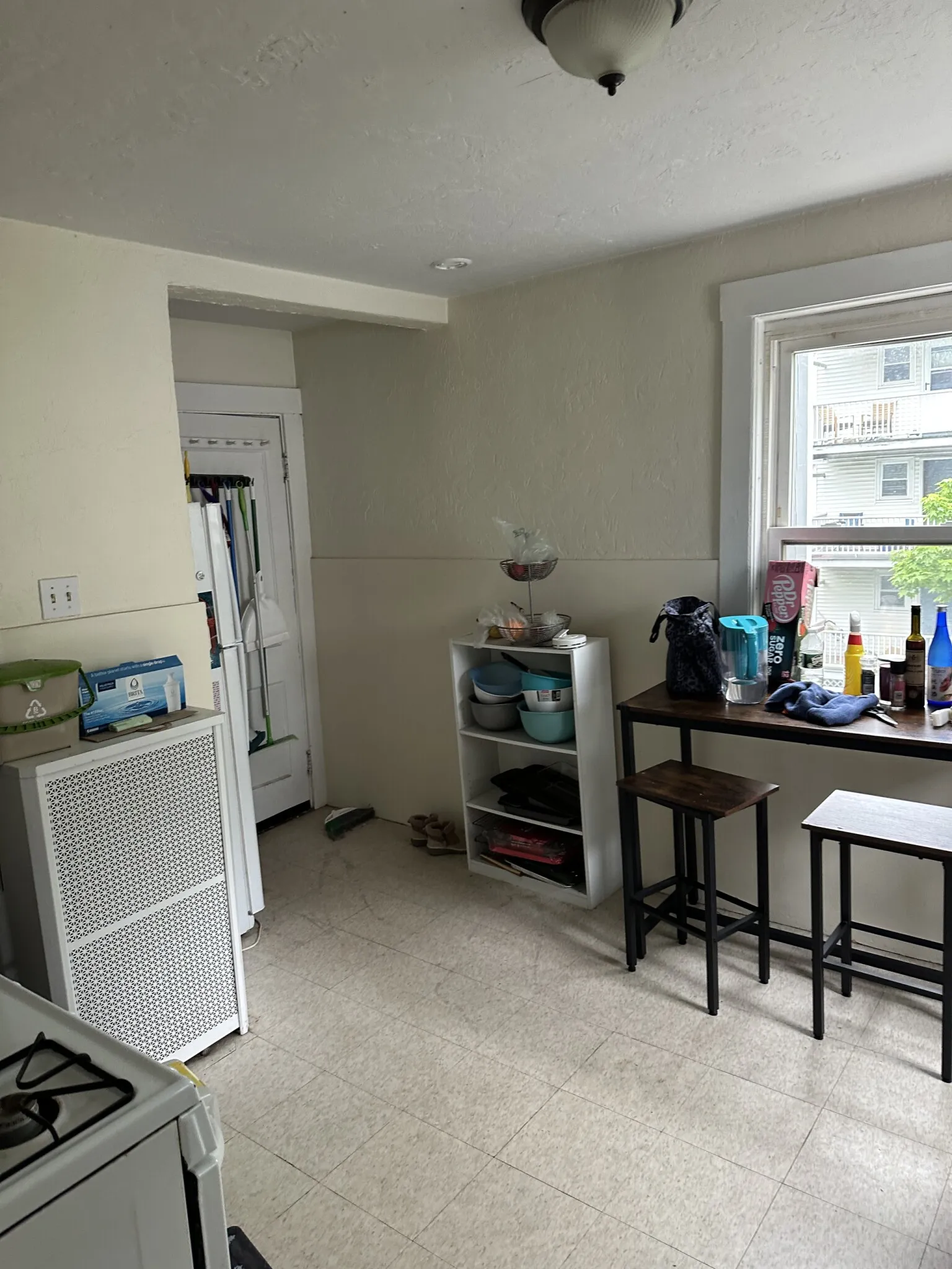 3 bed, 1 bath apartment for rent at 58 Brock St Unit 4, Oak Square — photo 7 of 9