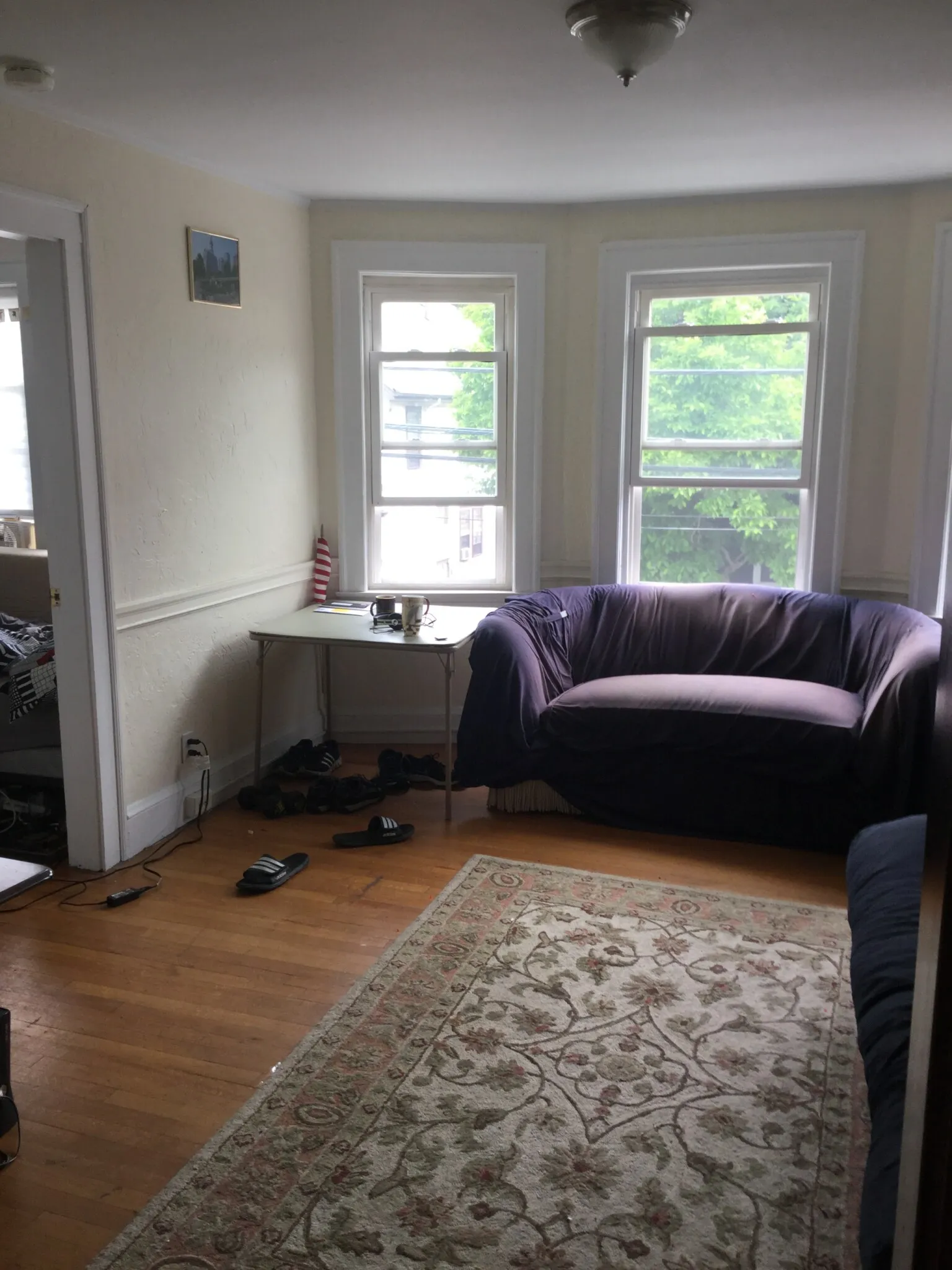 3 bed, 1 bath apartment for rent at 58 Brock St Unit 4, Oak Square — photo 4 of 9