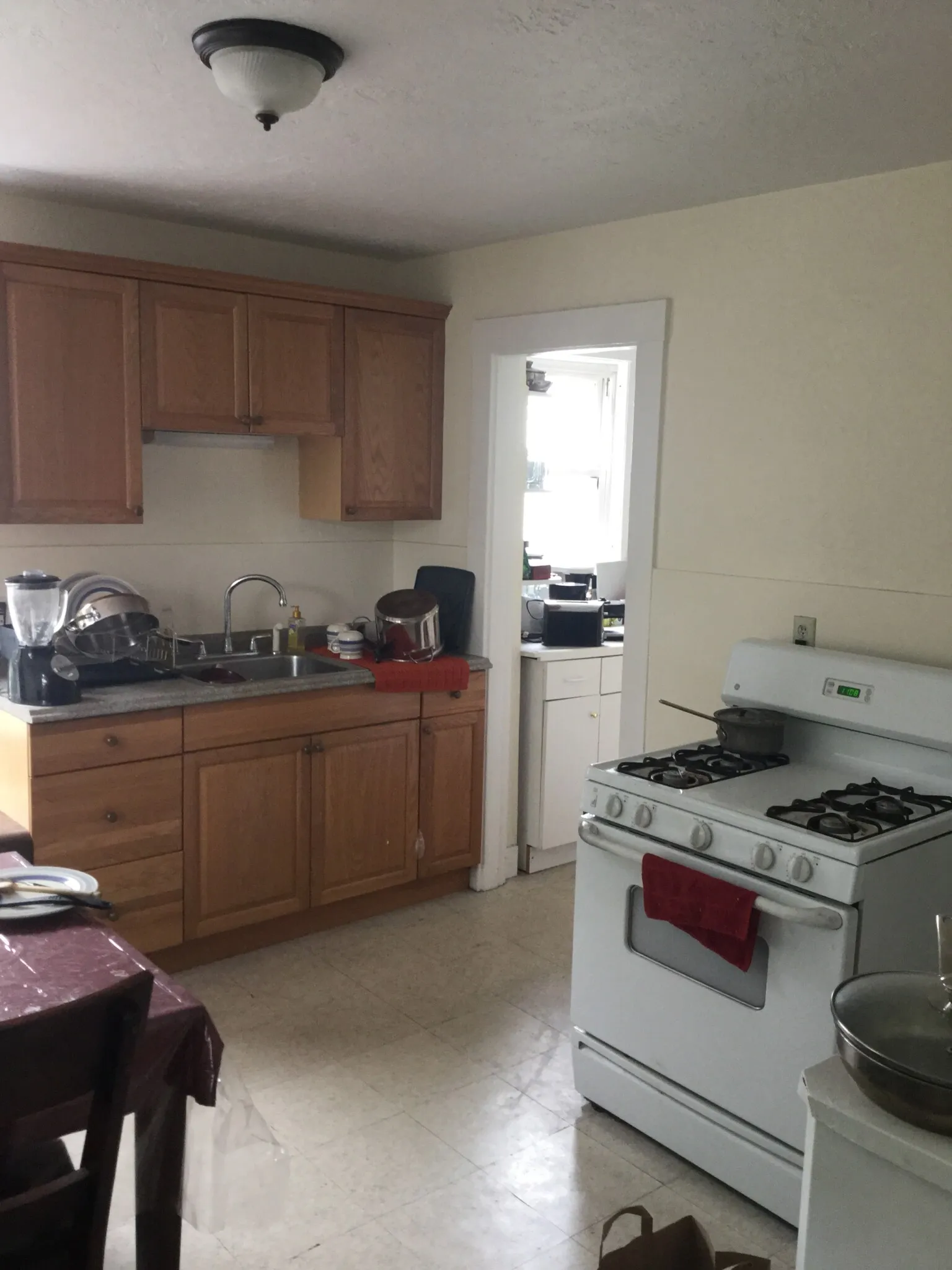 3 bed, 1 bath apartment for rent at 58 Brock St Unit 4, Oak Square — photo 9 of 9