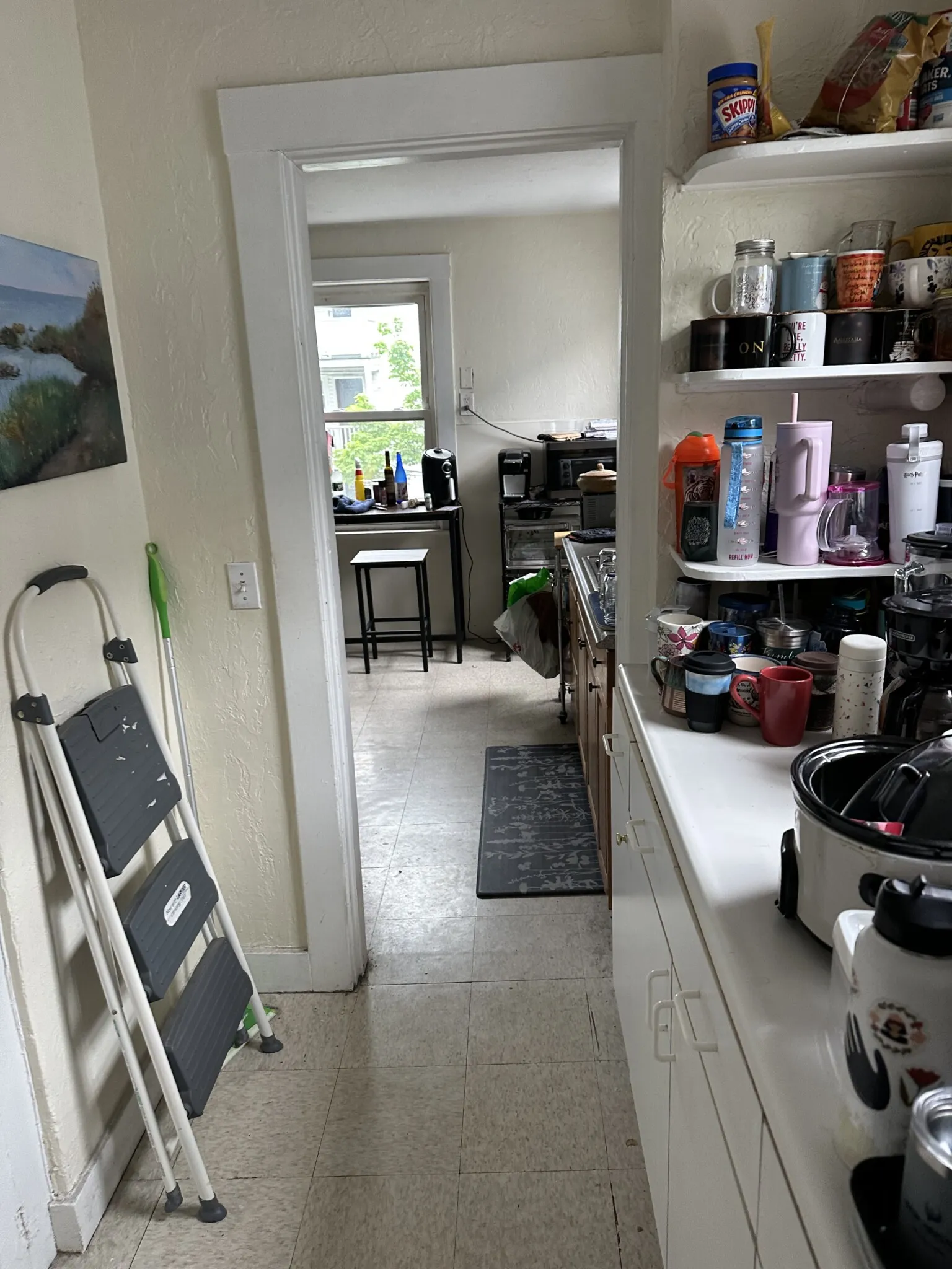 3 bed, 1 bath apartment for rent at 58 Brock St Unit 4, Oak Square — photo 6 of 9