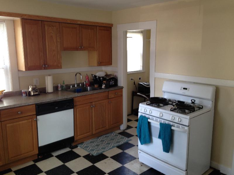 3 bed, 1 bath apartment for rent at 58 Brock St Unit 5, Oak Square