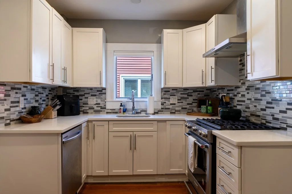 3 bed, 1 bath apartment for rent at 58 Bromfield St Unit 1, North Quincy — photo 4 of 15