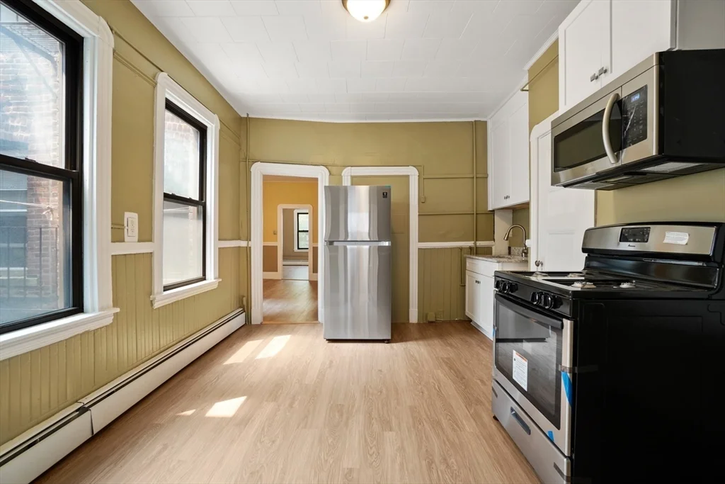 3 bed, 1 bath apartment for rent at 58 Charles St S Unit 3, Boston Downtown — photo 14 of 23