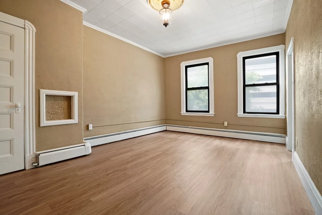 3 bed, 1 bath apartment for rent at 58 Charles St S Unit 3, Boston Downtown — photo 6 of 23