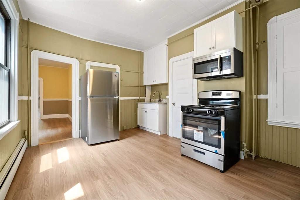 3 bed, 1 bath apartment for rent at 58 Charles St S Unit 3, Boston Downtown — photo 13 of 23