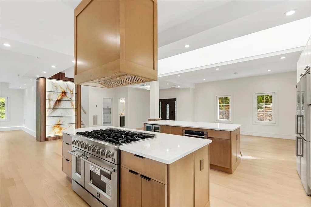 5 bed, 4+ bath apartment for rent at 58 Chestnut St, Lynnfield — photo 13 of 41