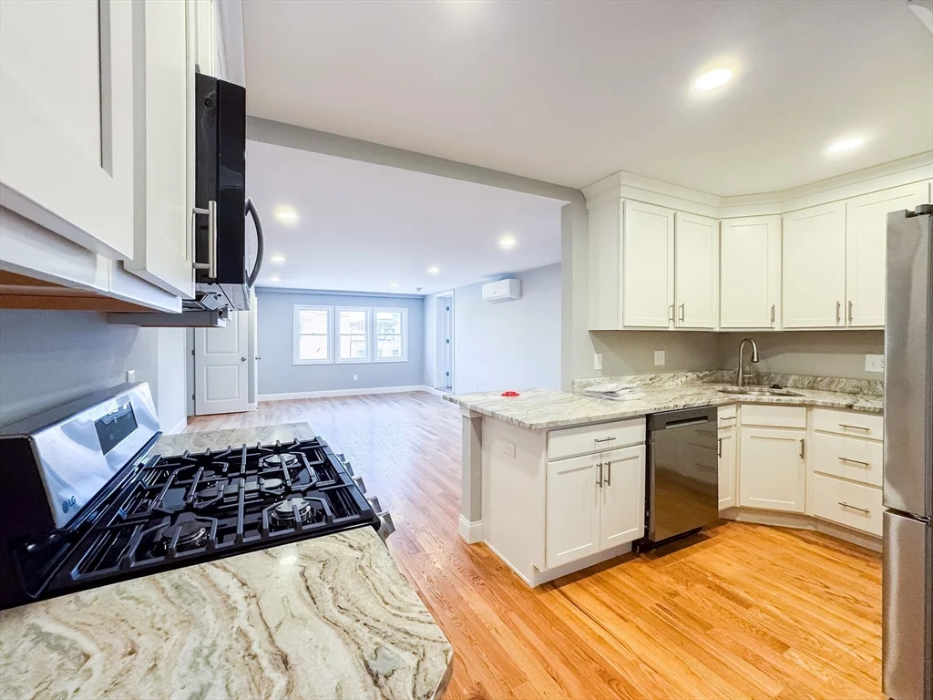 3 bed, 1 bath apartment for rent at 58 Chestnut St Unit 2, Chelsea — photo 5 of 15
