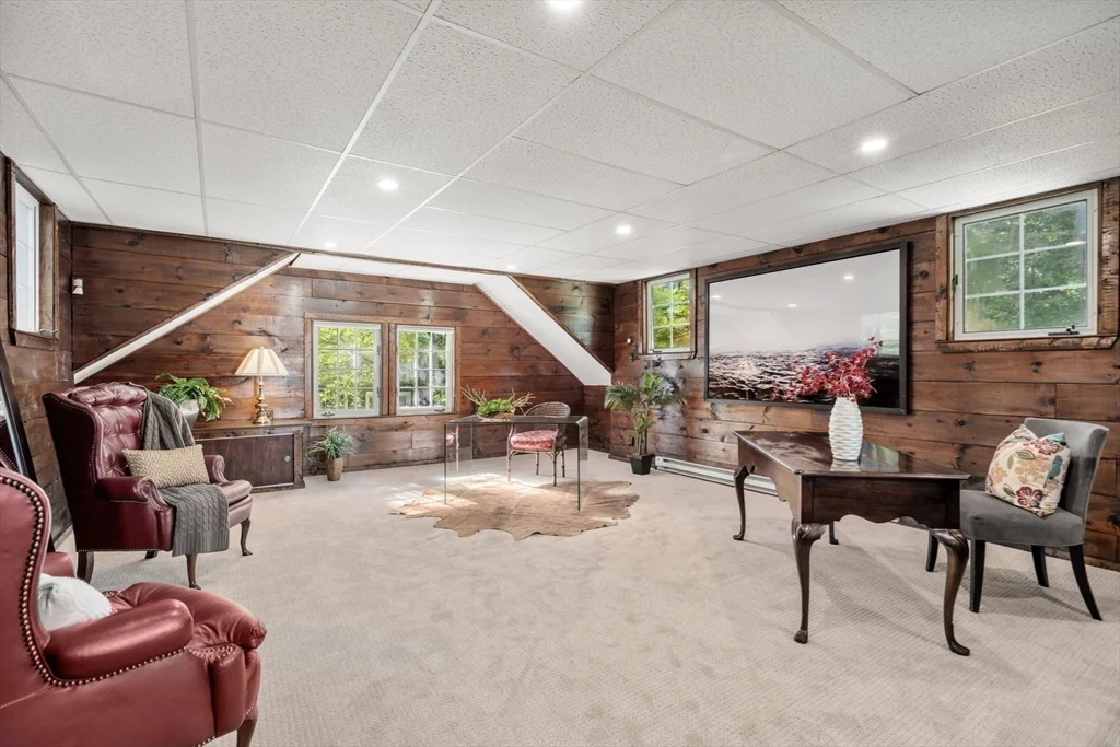 4 bed, 2 bath apartment for rent at 58 Country Club Rd, Newton — photo 3 of 10