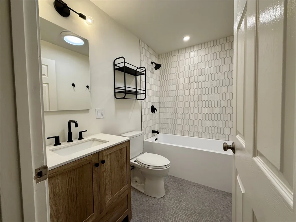 2 bed, 1 bath apartment for rent at 58 E Springfield St Unit 1, South End — photo 9 of 11