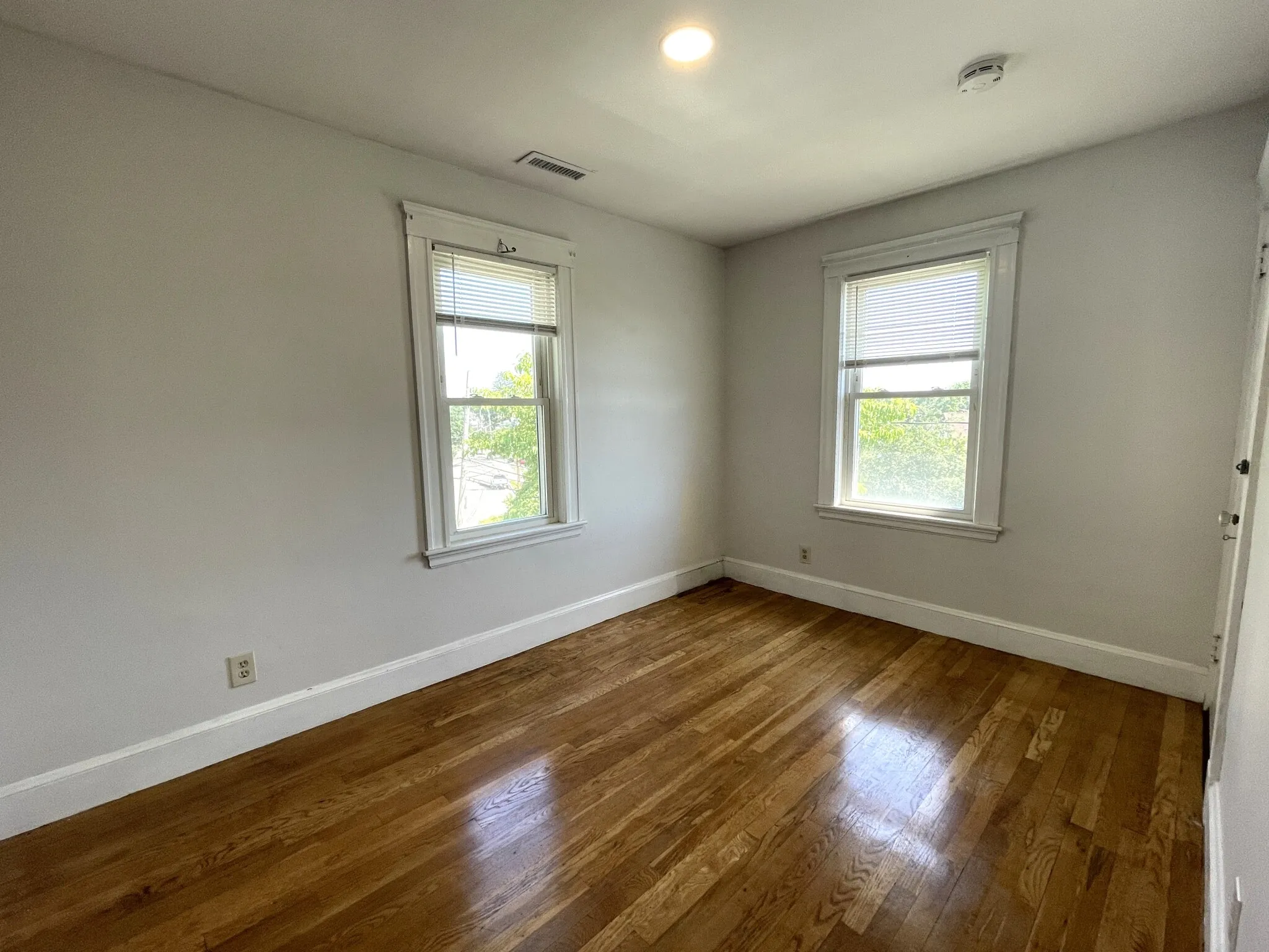 3 bed, 2 bath apartment for rent at 58 Edgecliff Rd Unit 2, Strawberry Hill — photo 11 of 20