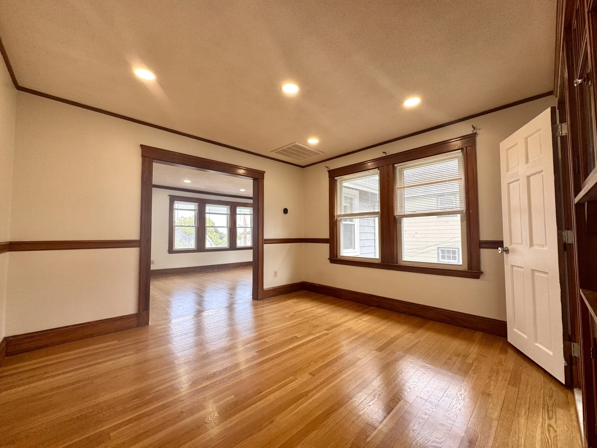 3 bed, 2 bath apartment for rent at 58 Edgecliff Rd Unit 2, Strawberry Hill — photo 5 of 20