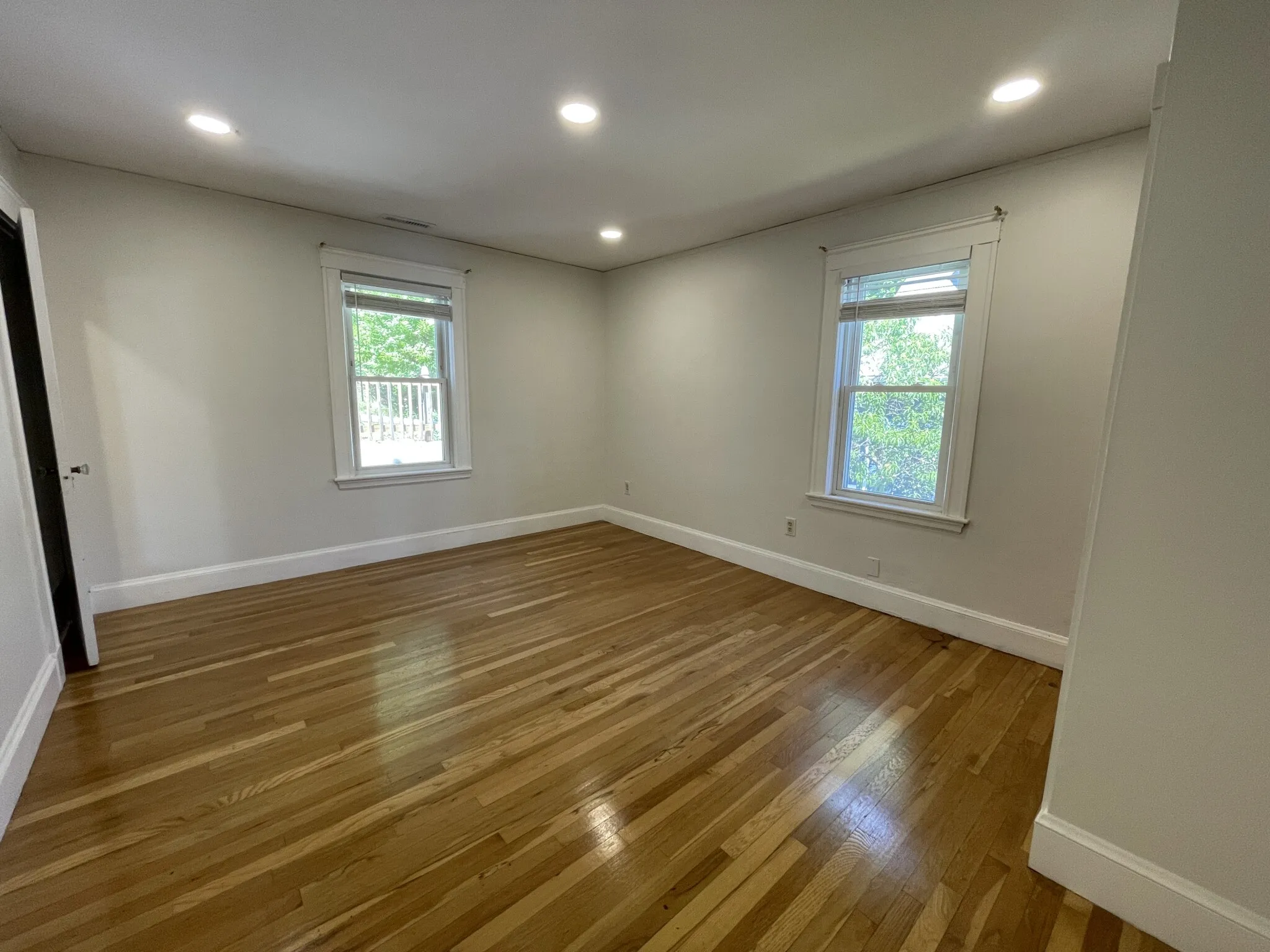3 bed, 2 bath apartment for rent at 58 Edgecliff Rd Unit 2, Strawberry Hill — photo 16 of 20