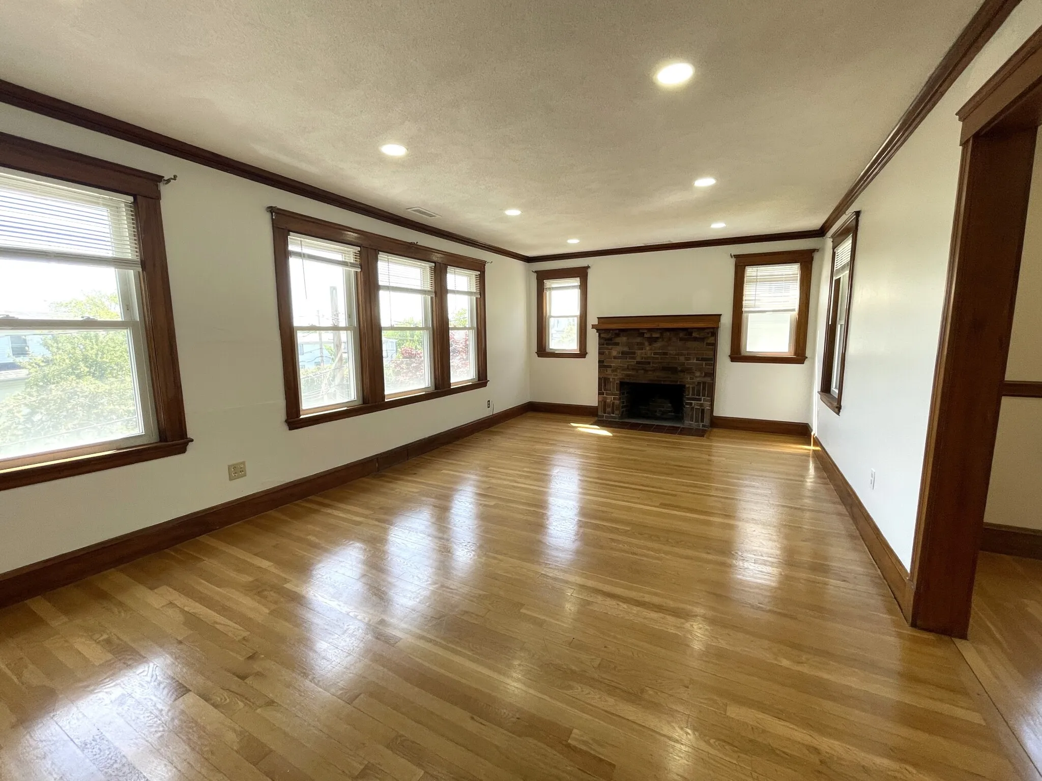 3 bed, 2 bath apartment for rent at 58 Edgecliff Rd Unit 2, Strawberry Hill — photo 13 of 20