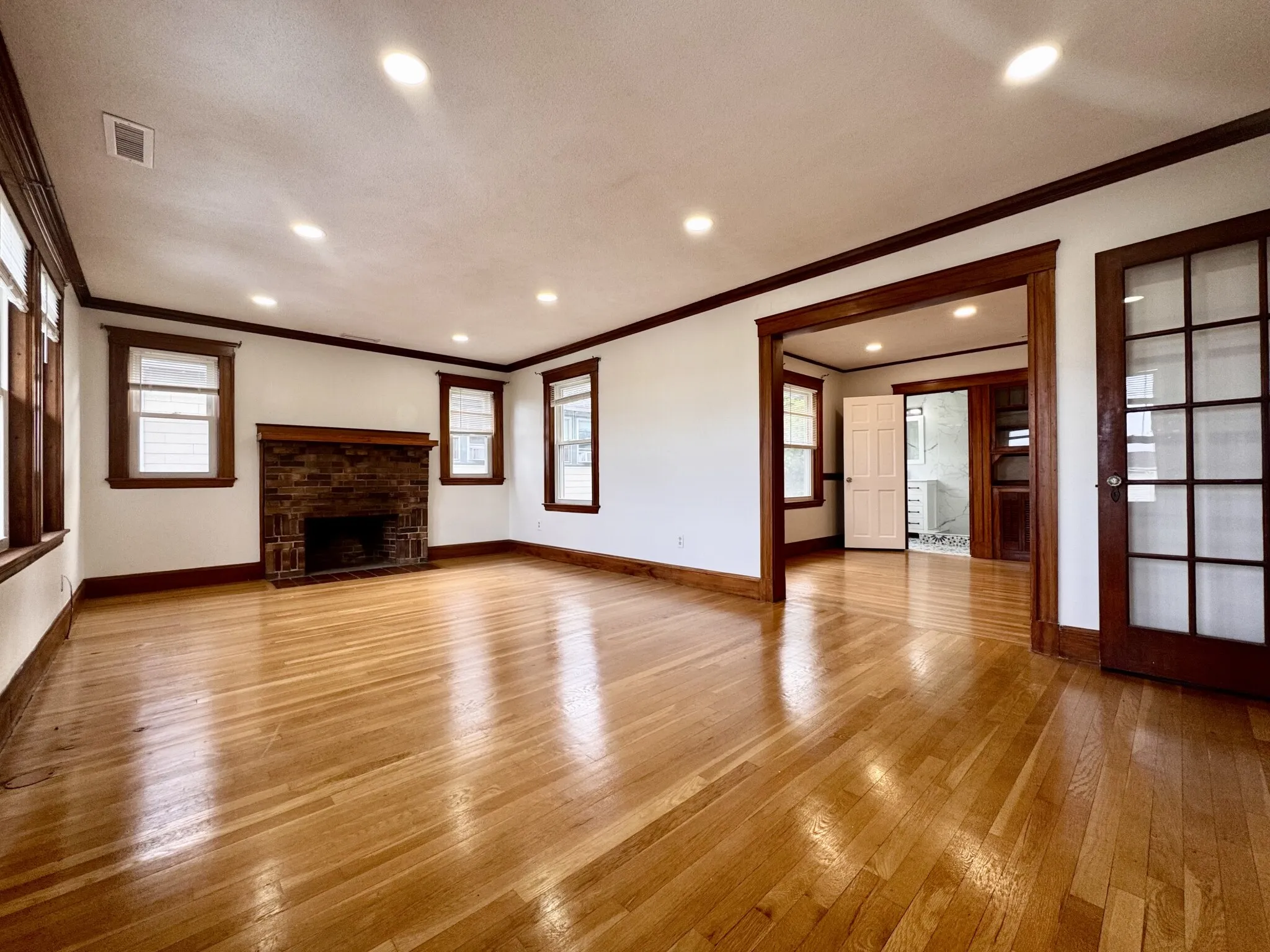 3 bed, 2 bath apartment for rent at 58 Edgecliff Rd Unit 2, Strawberry Hill — photo 3 of 20