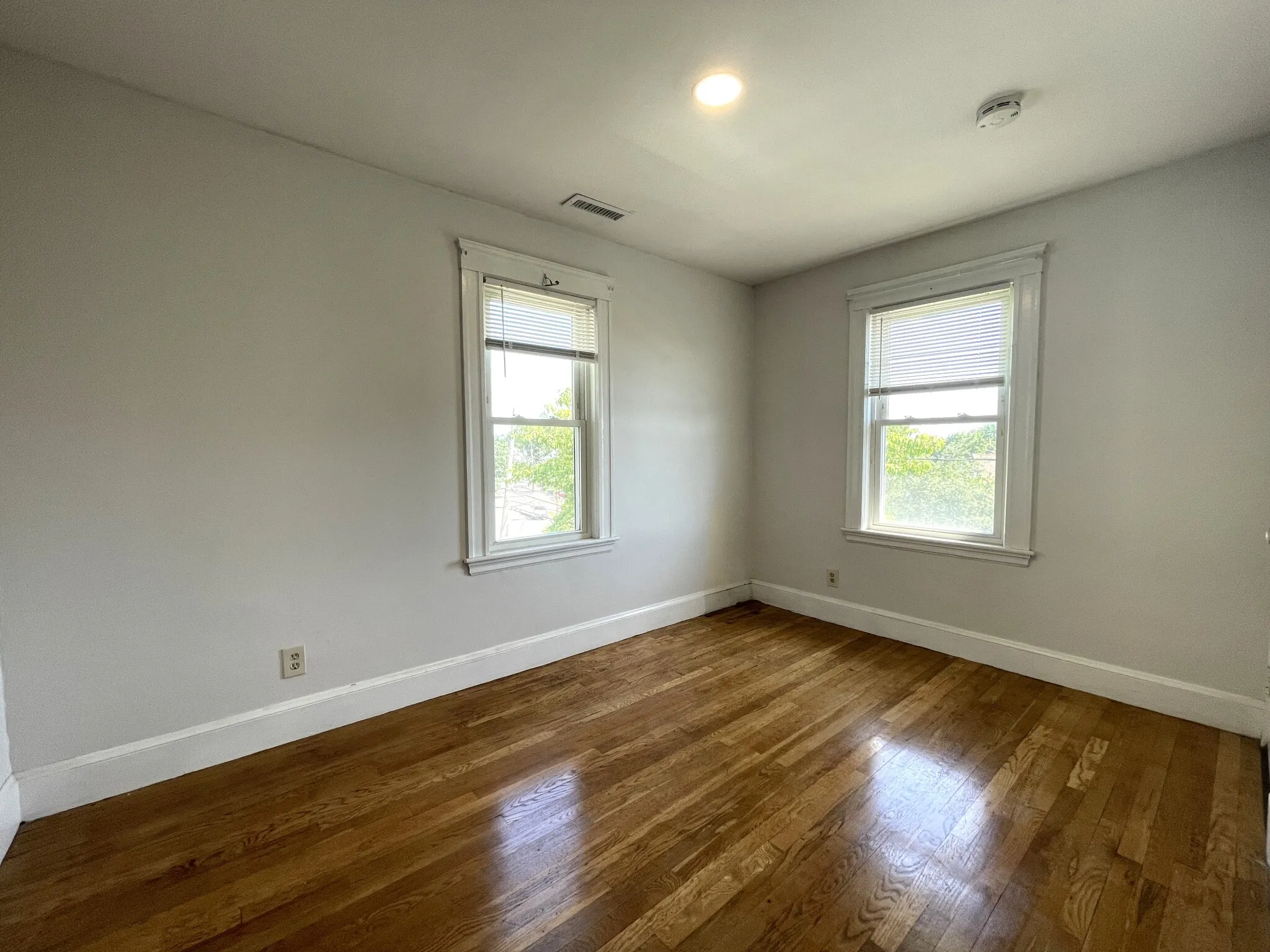 3 bed, 2 bath apartment for rent at 58 Edgecliff Rd Unit 2, Strawberry Hill — photo 12 of 20