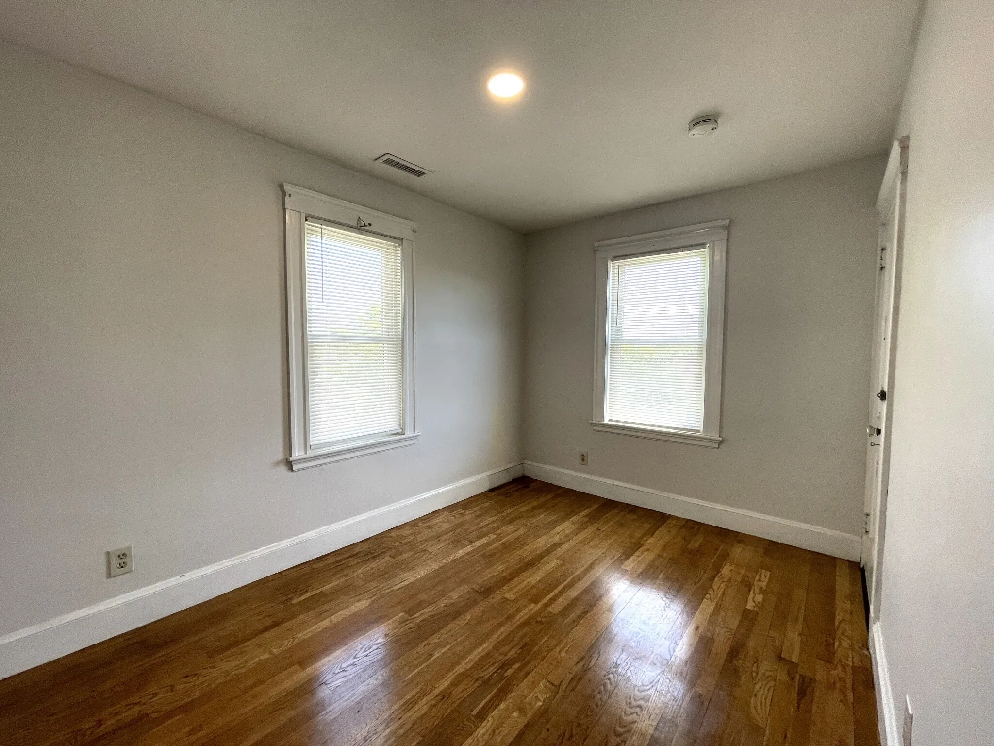 3 bed, 2 bath apartment for rent at 58 Edgecliff Rd Unit 2, Strawberry Hill — photo 10 of 20