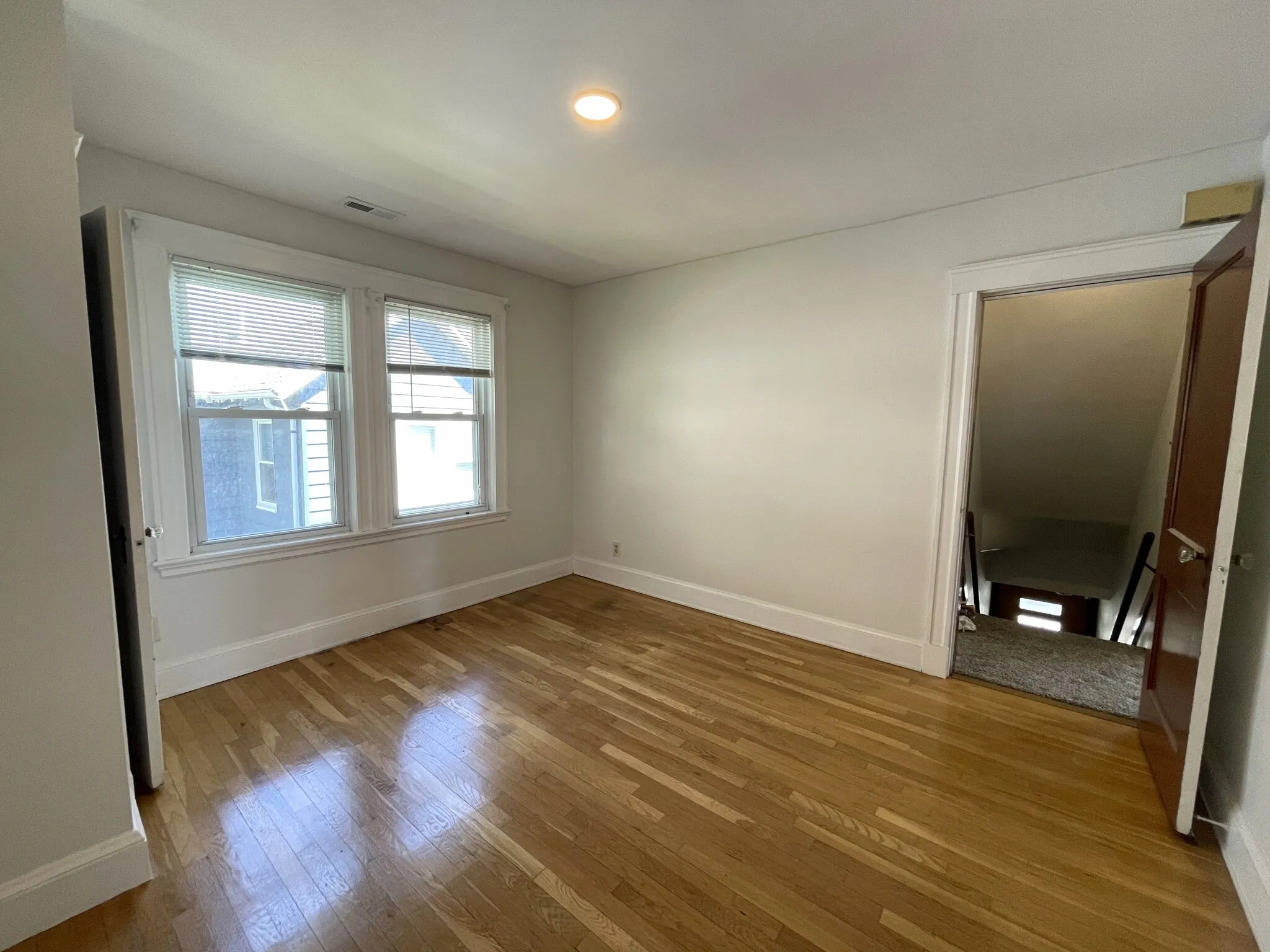 3 bed, 2 bath apartment for rent at 58 Edgecliff Rd Unit 2, Strawberry Hill — photo 9 of 20