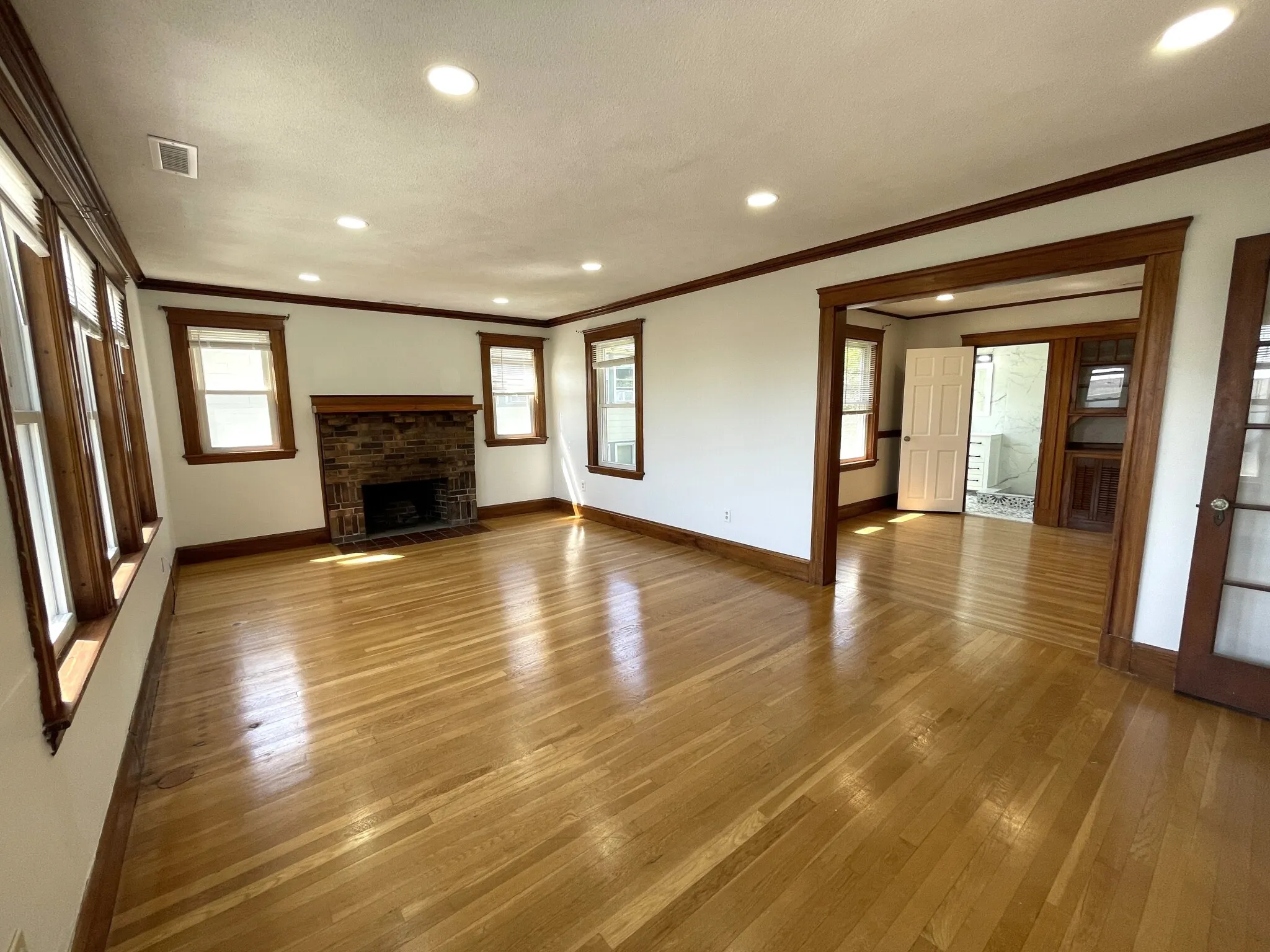 3 bed, 2 bath apartment for rent at 58 Edgecliff Rd Unit 2, Strawberry Hill — photo 14 of 20