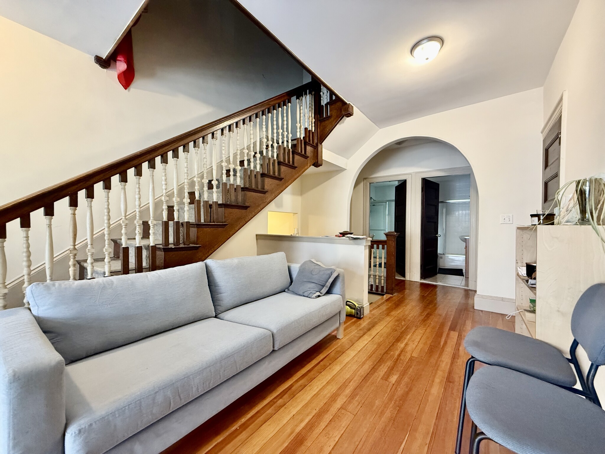 6 bed, 3 bath apartment for rent at 58 Englewood Ave Unit 2, Brighton — photo 3 of 25