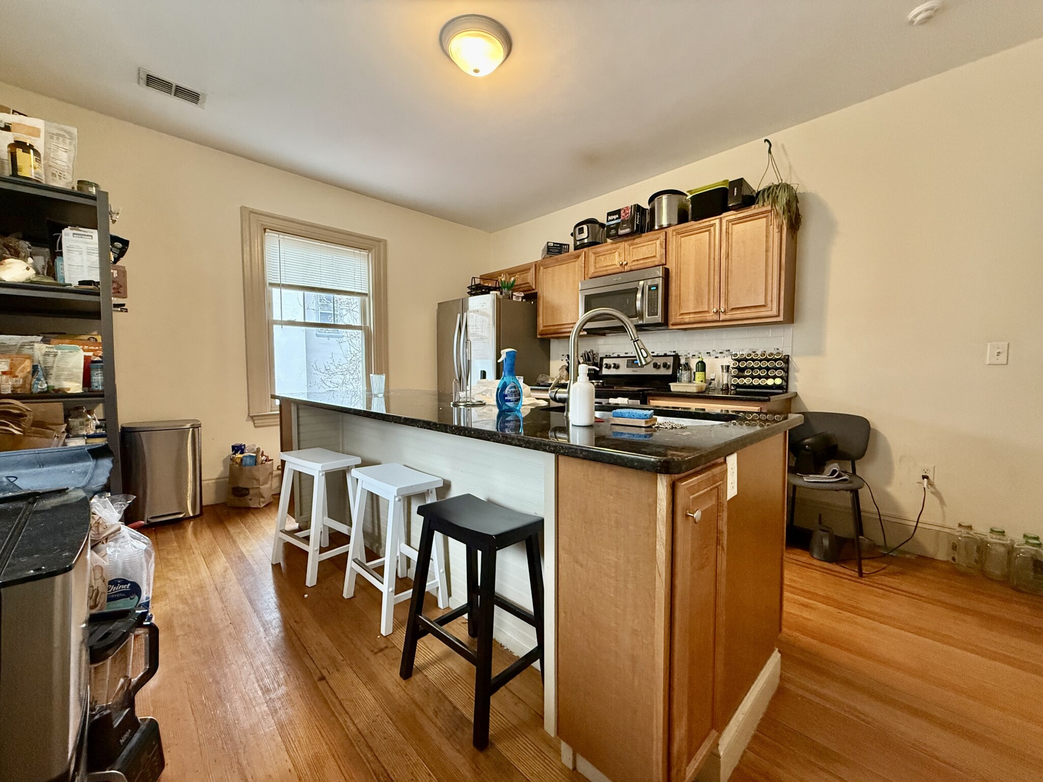 6 bed, 3 bath apartment for rent at 58 Englewood Ave Unit 2, Brighton — photo 6 of 25