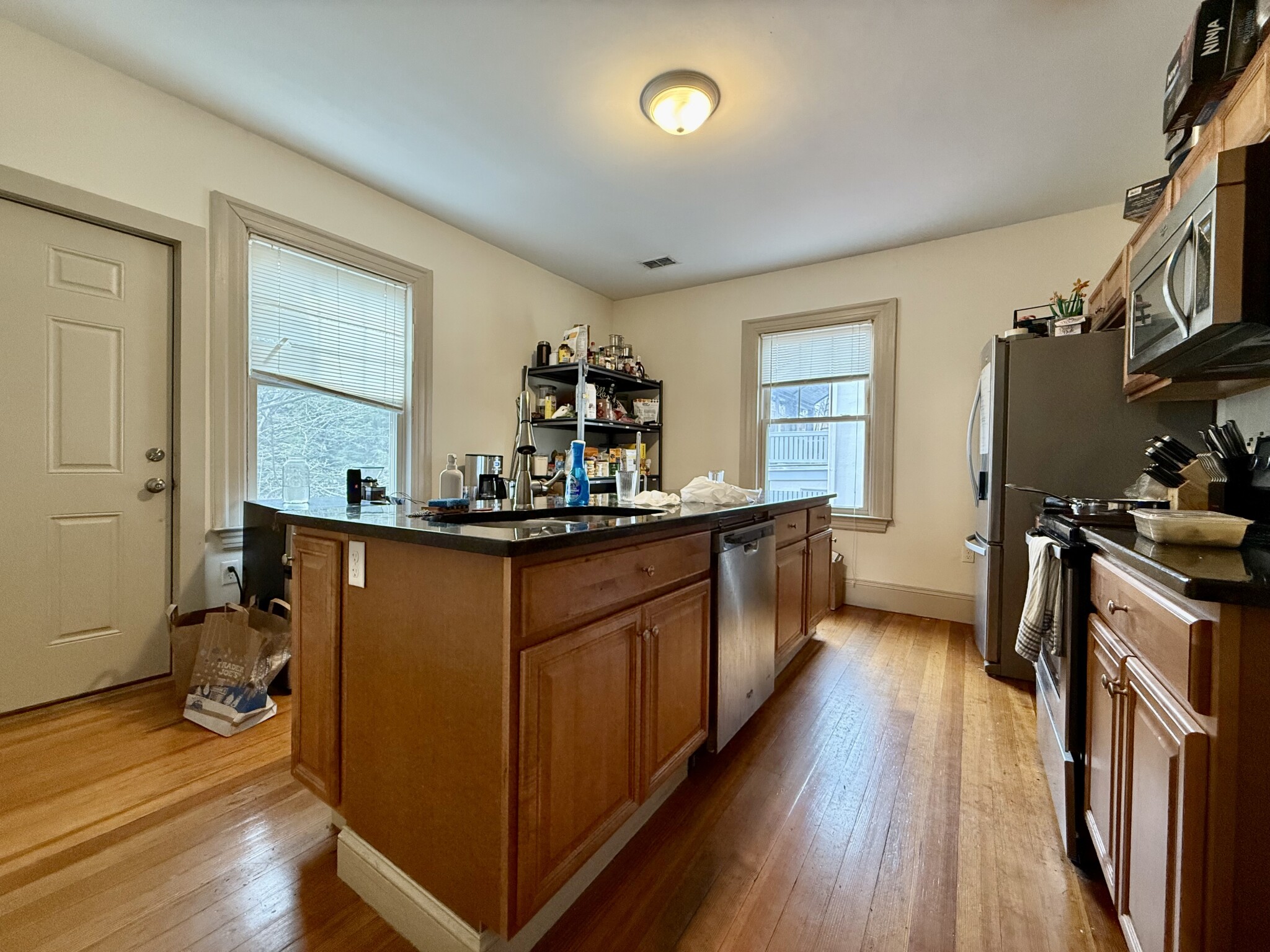 6 bed, 3 bath apartment for rent at 58 Englewood Ave Unit 2, Brighton — photo 8 of 25