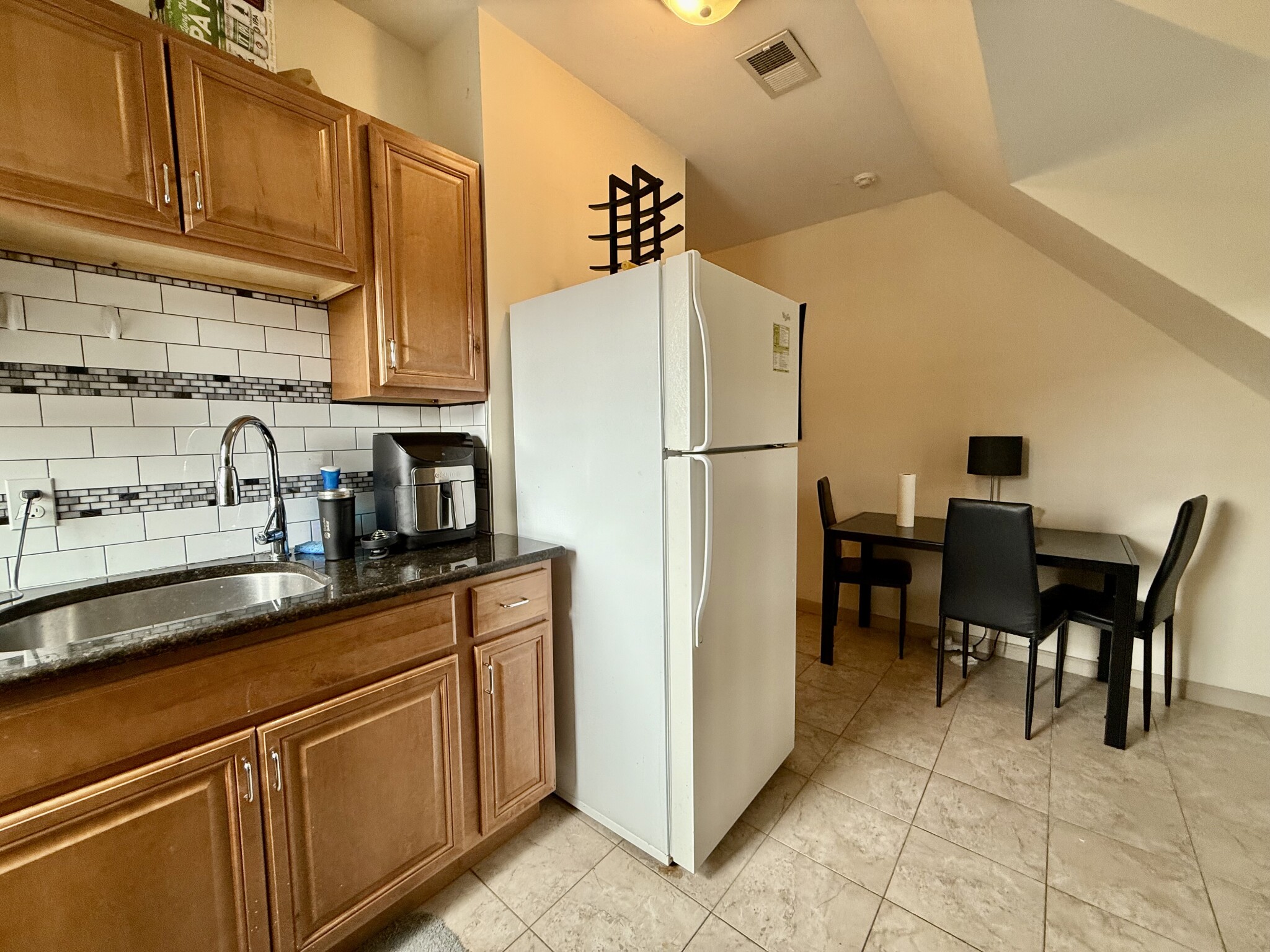 6 bed, 3 bath apartment for rent at 58 Englewood Ave Unit 2, Brighton — photo 20 of 25