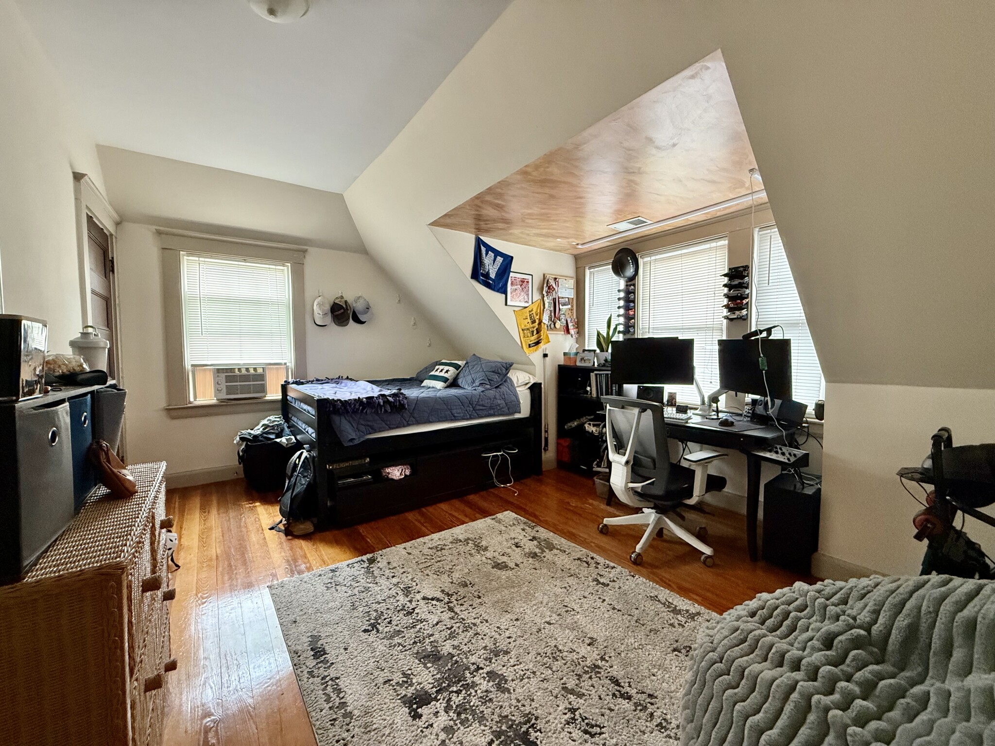 6 bed, 3 bath apartment for rent at 58 Englewood Ave Unit 2, Brighton — photo 16 of 25