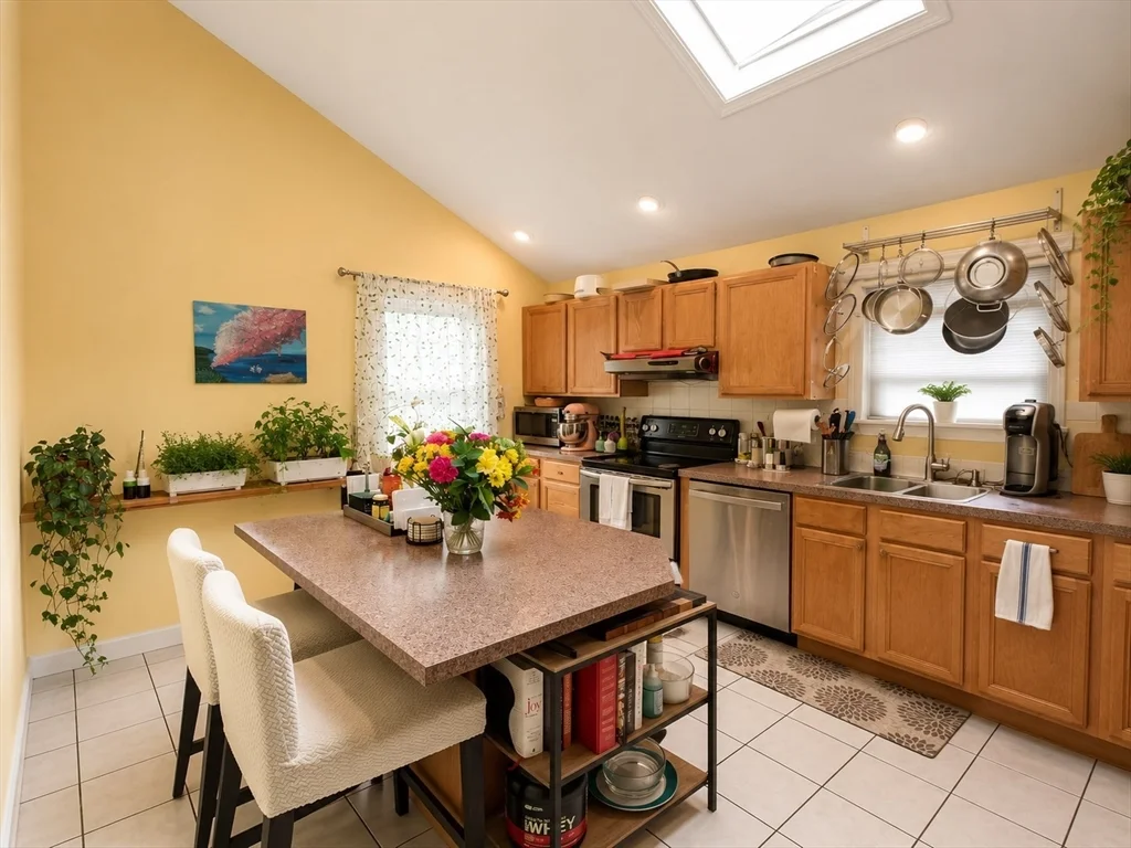 2 bed, 1 bath apartment for rent at 58 Fairmout St Unit 2, Arlington — photo 2 of 9