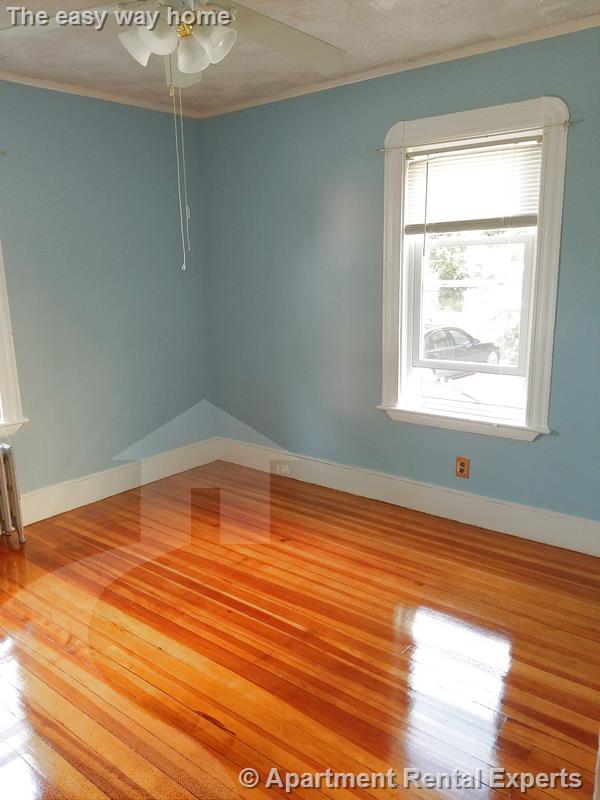 3 bed, 1 bath apartment for rent at 58 Gold Star Rd Unit 1, Davis Square — photo 4 of 7