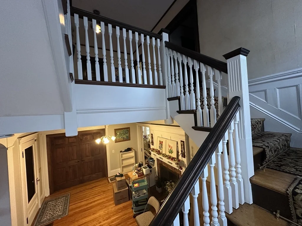 5 bed, 2 bath apartment for rent at 58 Grace St, West End — photo 3 of 15