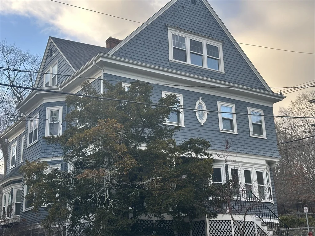 5 bed, 2 bath apartment for rent at 58 Grace St, West End — photo 1 of 15