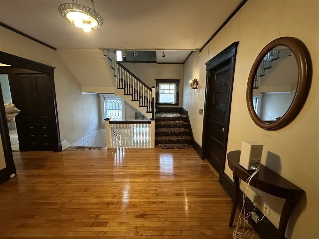 5 bed, 2 bath apartment for rent at 58 Grace St, West End — photo 4 of 15