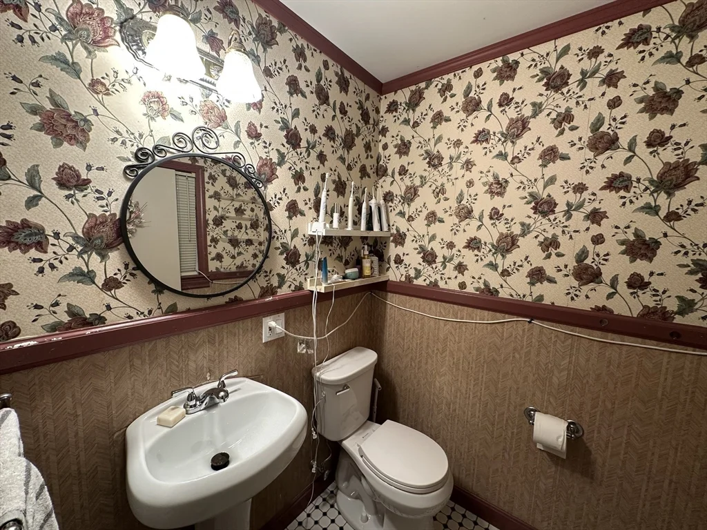 5 bed, 2 bath apartment for rent at 58 Grace St, West End — photo 13 of 15