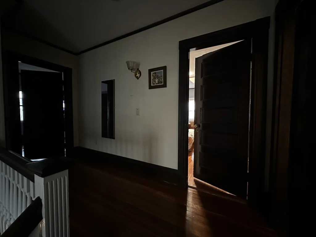 5 bed, 2 bath apartment for rent at 58 Grace St, West End — photo 6 of 15